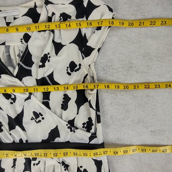 New York & Company Women's Floral Faux Wrap Dress Black White Cap Sleeve Size L - Picture 9 of 12
